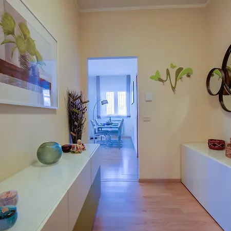 Alelu Classy And Chic Apartment